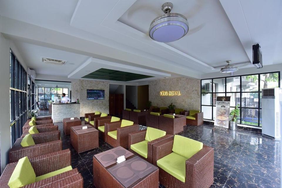 Hotel La Orilla Музаффарабад Экстерьер фото